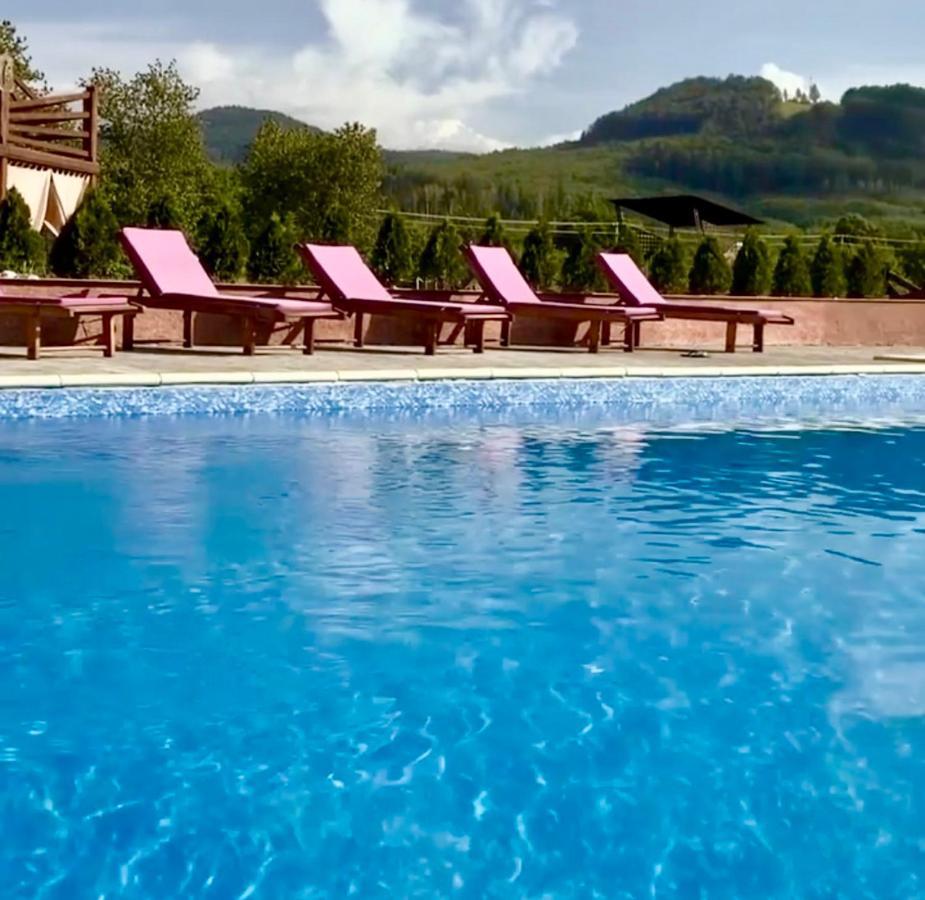 Four Seasons In Carpathians Hotel Myhove Buitenkant foto